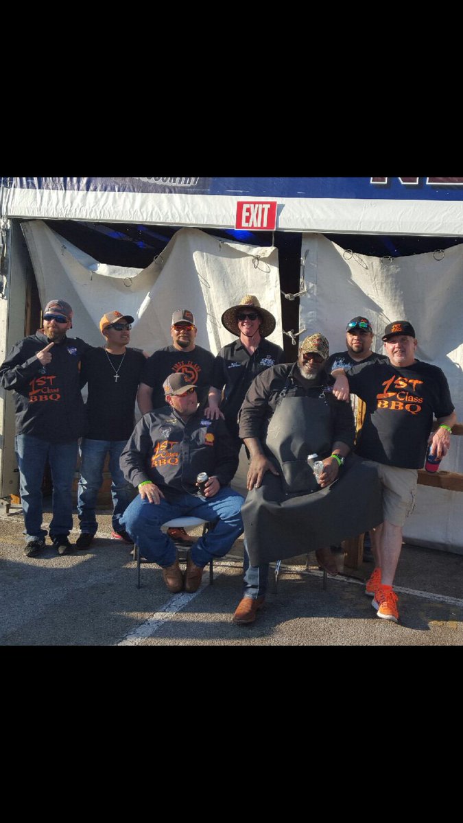 Moecasonbbq's tweet photo. Bbq friends #1stclassbbq HLSR cookoff 2916 https://t.co/Np7NSifoso