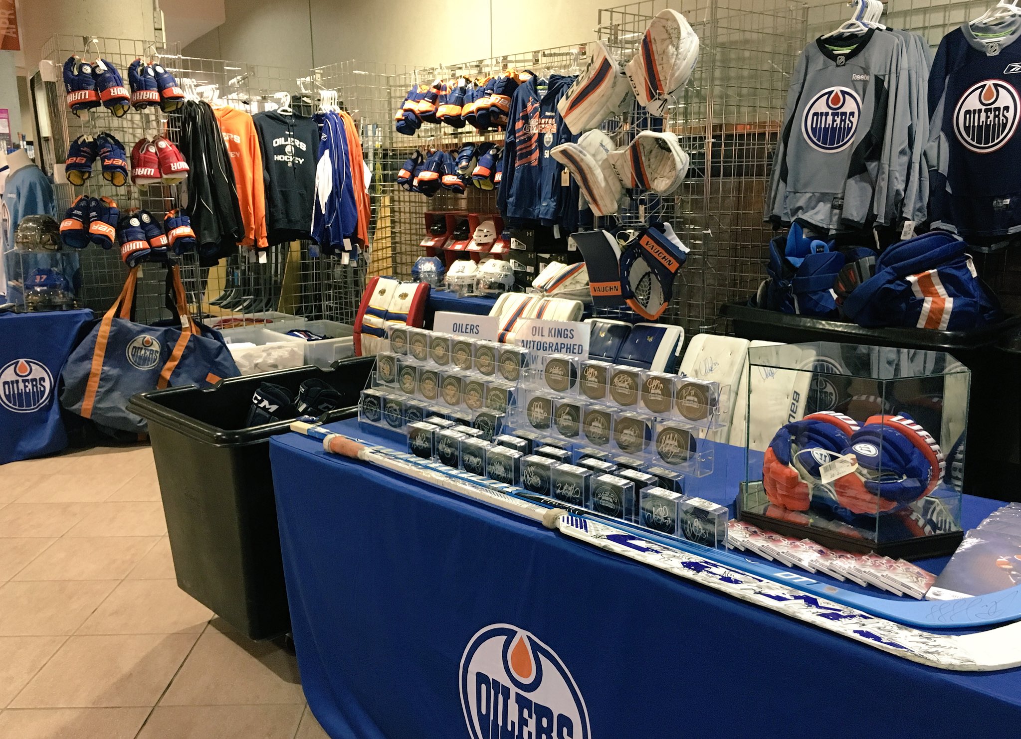Edmonton Oil Kings - The #OilKings mini Locker Room Sale is today at Rogers  Place! Get your hands on featured items including game-used & new  equipment, sticks, autographed memorabilia & merchandise. Check