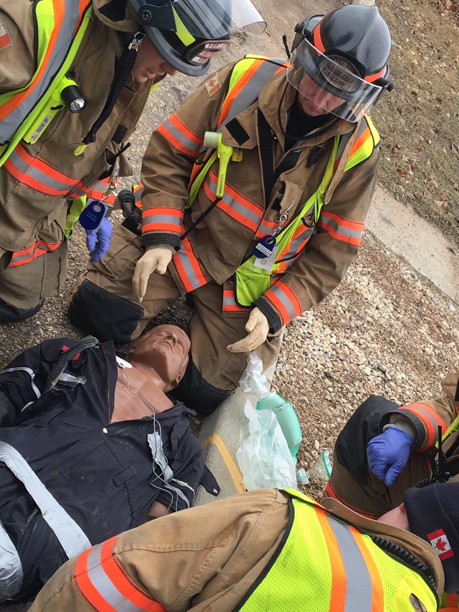 bheesing's tweet image. #FortsaskFD took First aid training scenarios outside today ! #teamwork #learningthecraft #commitment @Grant911Fire