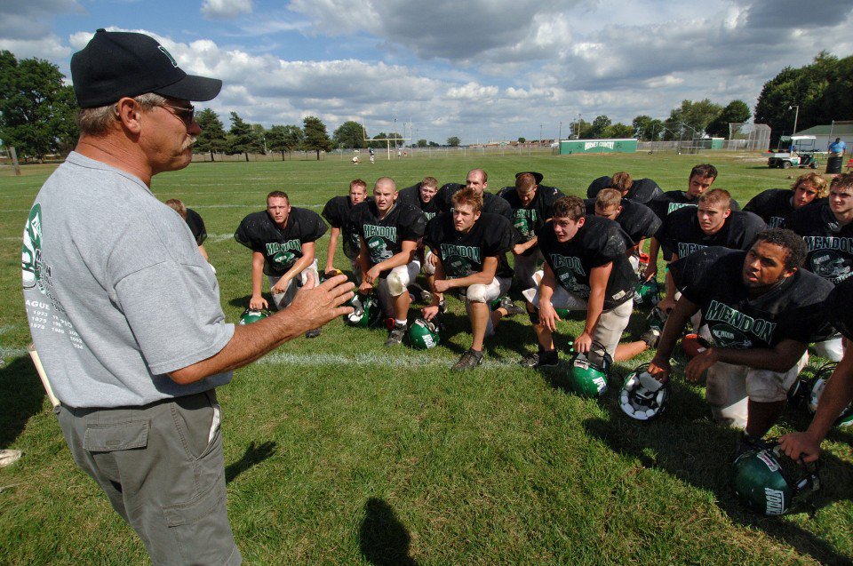 JohnMProos's tweet photo. #Mendon #football coach John Schwartz retiring after 27 yrs, 25 playoffs, 10 state titles &amp; many life lessons taught https://t.co/CmzucjFwlr