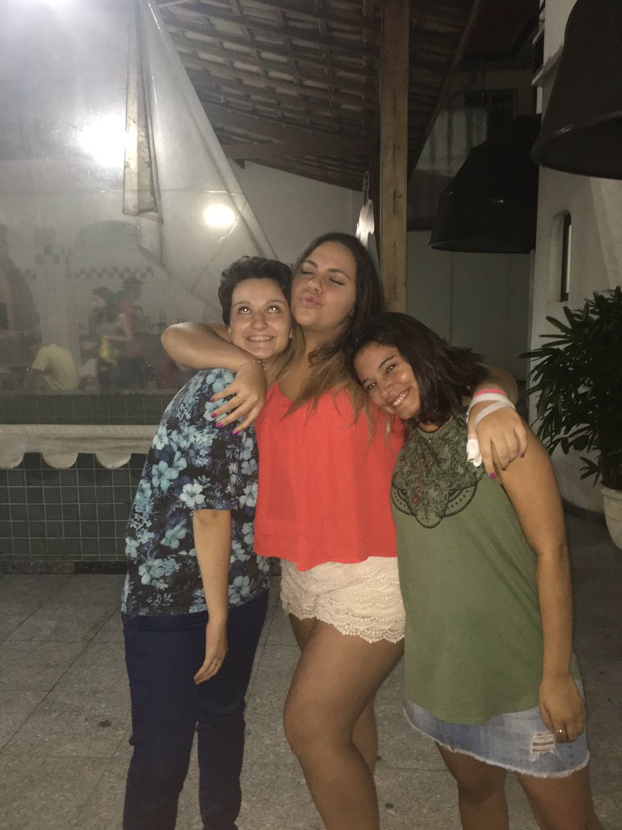 ma_riki_ty's tweet photo. As mais lindas do uni ❤️ meu objetivo de vida é ser como vcs, parabéns #1e8 #eusouvelamesmo https://t.co/VHFFfrwFXN