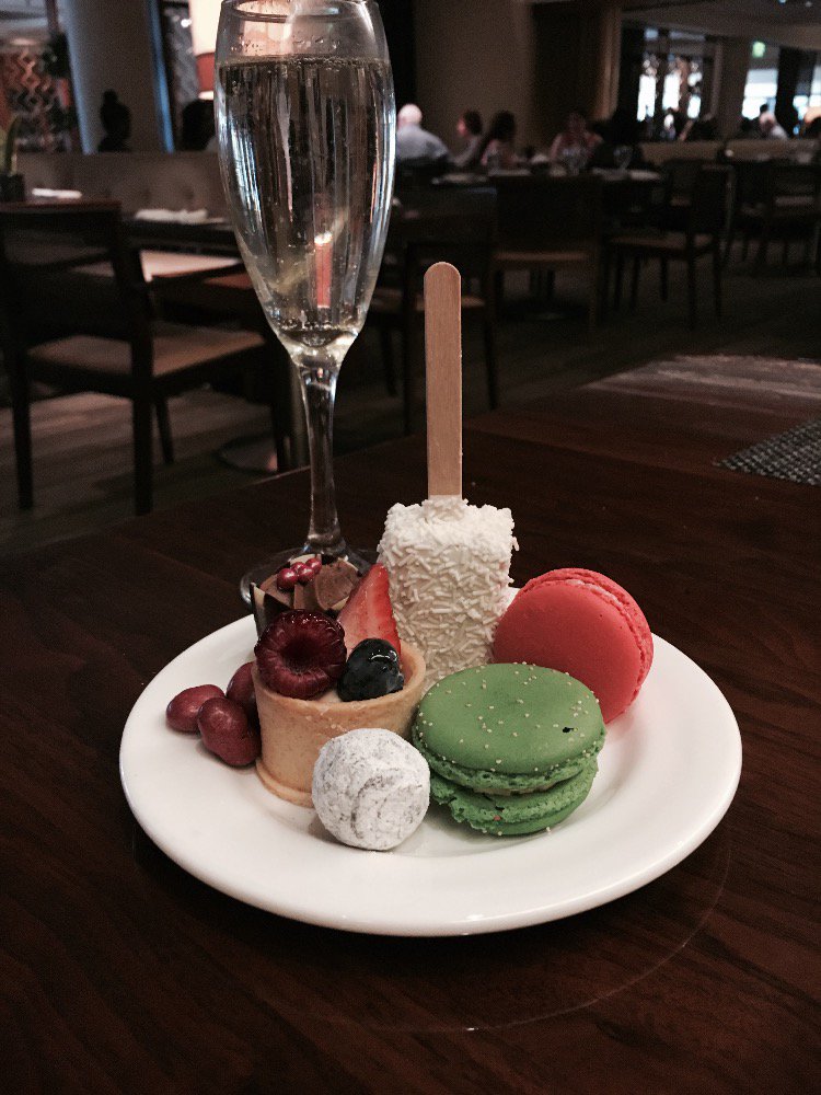 LBTele's tweet photo. Too cute to eat. @beverlyhilton #circa55 #SunnyLA https://t.co/okKyb8ytB4
