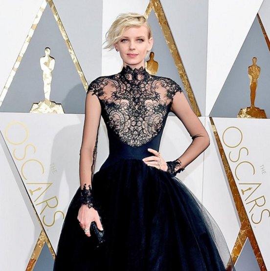 modaoperandi's tweet photo. One of the first arrivals on the #RedCarpet - Dorith Mous wearing Dennis Diem #Oscars https://t.co/LEbtTxxidO
