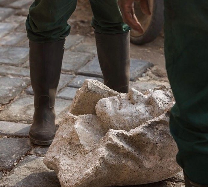 FallenWorldBR's tweet image. [LEMBRANÇAS] E quando começou a sair essas imagens? Fandom entrou em um surto coletivo que foi épico.