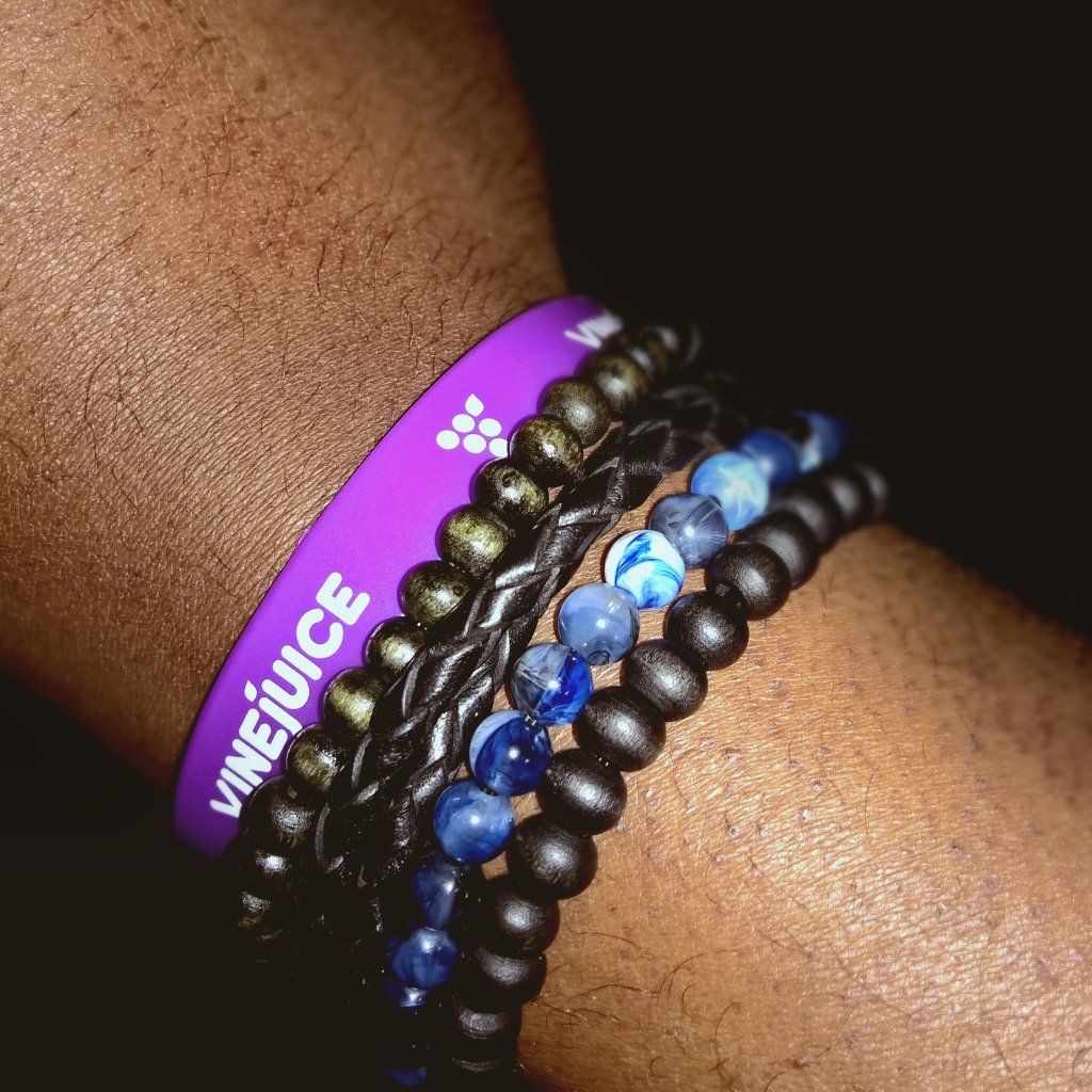 AdrianDazzle's tweet photo. When you win an EXCLUSIVE @VineJuice bracelet for doing the #WillyBounce to #AfroBeat! 😂😅 #VineJuiceRadio 📡🎶📻 https://t.co/O2gVrB9ly3