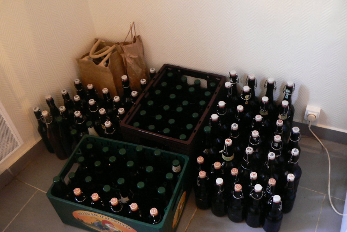 bear_cuff's tweet photo. Mise en bouteille fini, refermentation en cours en attendant les étiquettes. #bière #brasseuramateur #beer #bearcuff https://t.co/4ivdAwjIpQ