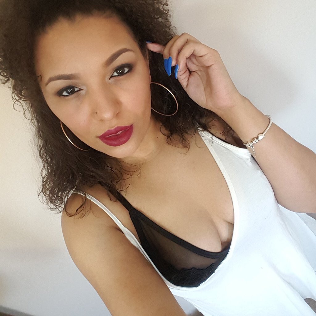 Ms.Lightskin (@dessyyyyyyyyy)  X