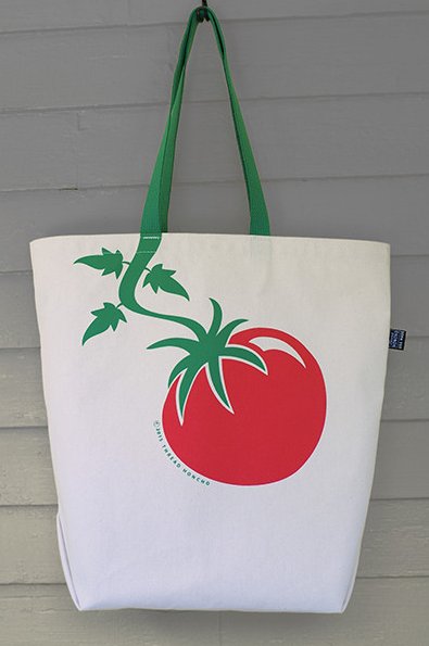 BuyingAmerican's tweet image. Large reusable market tote @threadhoncho. #MadeinUSA of heavy-duty cotton canvas. 🇺🇸👝🍅 threadhoncho.com/collections/ca…