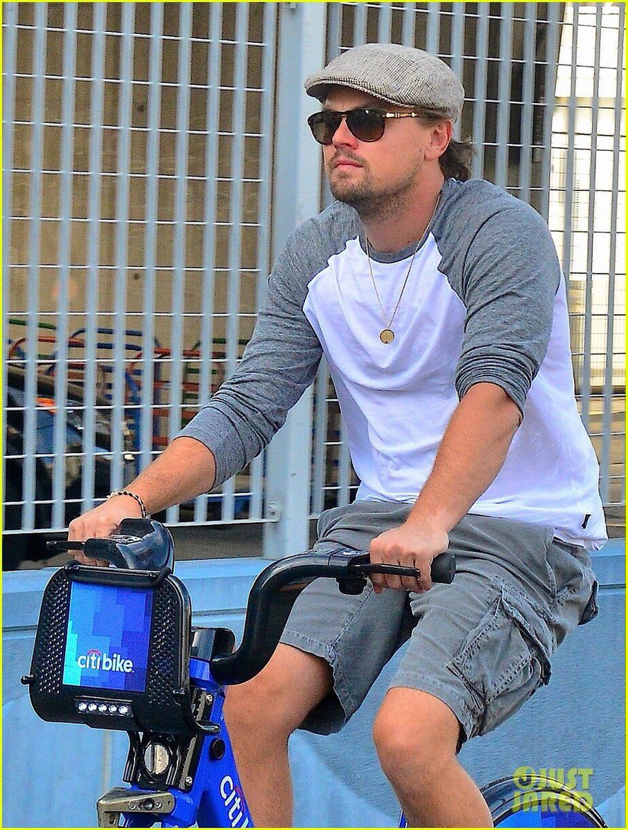 bicinavegantes's tweet photo. Nuestro #Oscars para Leo por usar la bici y hablar de #CambioClimatico en pleno discurso como mejor actor! https://t.co/vAImm4obw4