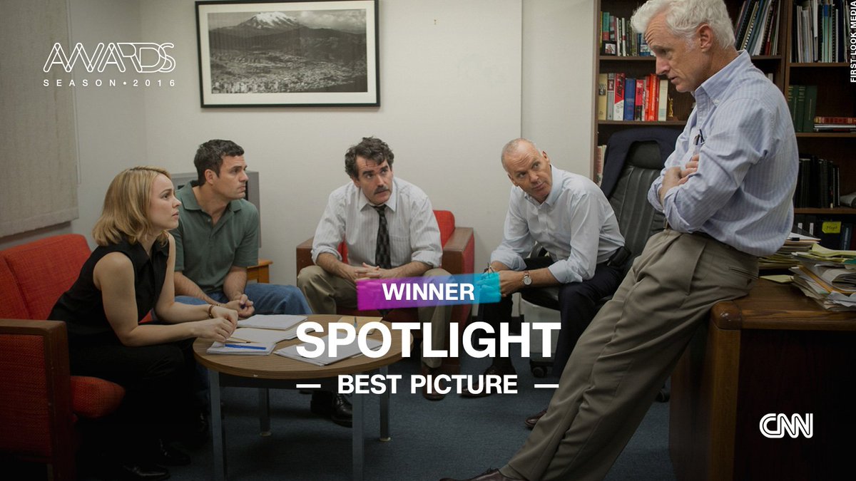 CNN's tweet photo. "Spotlight" wins best picture at tonight's #Oscars https://t.co/QK28HefPOh https://t.co/5eoRpMPKBA