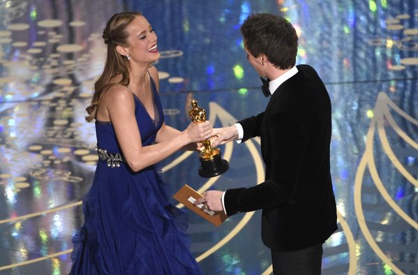AcustikInforma's tweet photo. Resumen #Oscars: 
Película: Spotlight
Director: Alejandro G. Iñárritu
Actor: Leonardo DiCaprio
Actriz: Brie Larson https://t.co/dJc5Li79t3