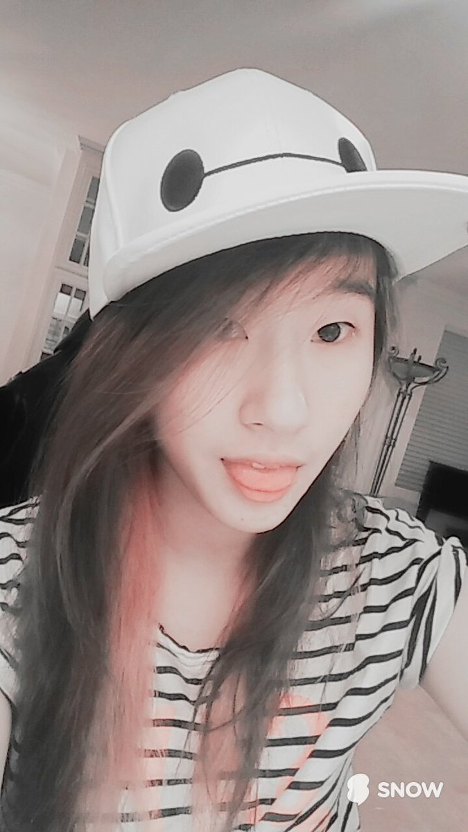 Gregaria394's tweet image. ITS STILL 2/28 WHERE I AM. Sigh, the day I get sick is of course #BanaSelcaDay ㅠㅠ old selca.. stay healthy Banas~ &amp;lt;3