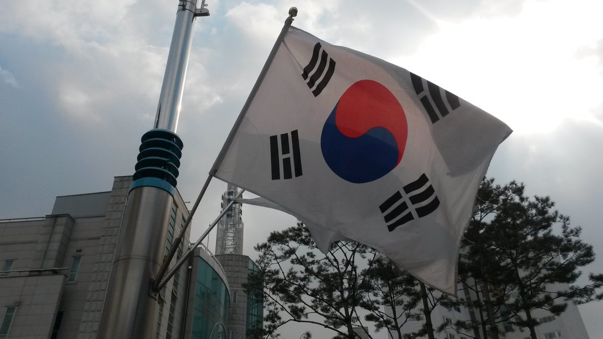 feelsns's tweet photo. #성남시태극기달기캠페인 #도촌동 #태극기달기 "태"극기가 도촌동 전 가정에 달리는건, "극"히 힘들게지만, "기"록에 도전해볼까요? 다들 아시죠? 내일은 우리모두 태극기 다는 삼일절 입니다~~ https://t.co/2u6QR4huP5