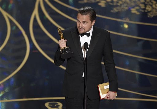 streamingdunia's tweet photo. #Oscars2016: @LeoDiCaprio wins Oscar for Best Actor.
#Congrats
#Oscars 
#OscarForLeo 
#oscarslivestream https://t.co/n7akp9YR0a
