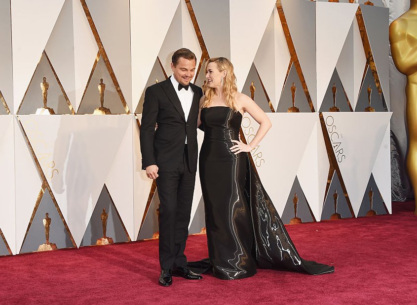 etnow's tweet photo. Our faaaaaaves. 😍👫 #Oscars #ETOscars https://t.co/tbHbszUjWB