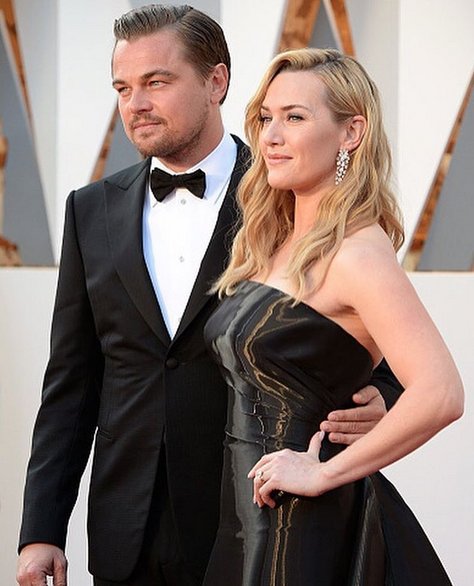 Z100NewYork's tweet photo. #Oscars: @LeoDiCaprio and @KateWinslet arriving together is soooooo sweet 😊 Good luck Leo (📸 @gettyimages) https://t.co/HZOLMFf1fZ