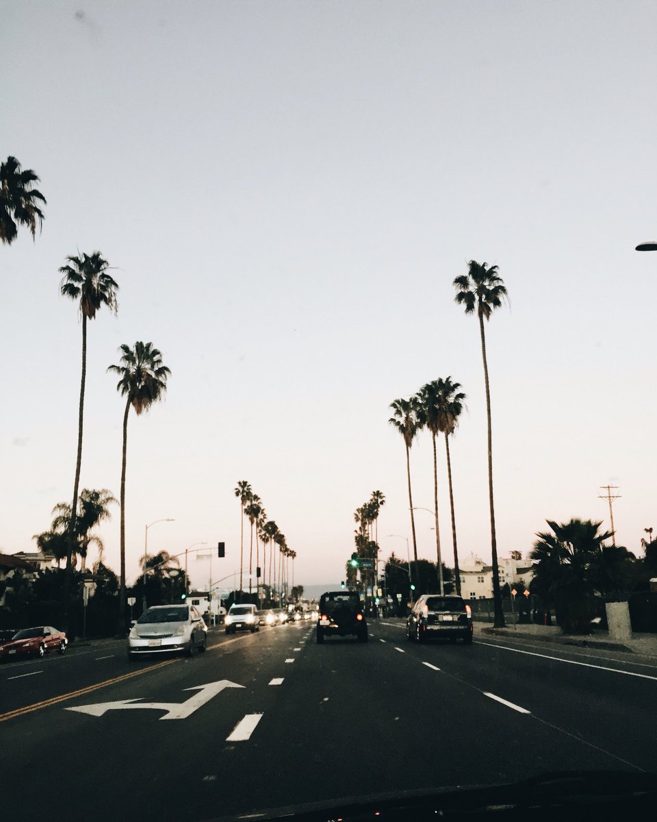 jamesmaslow's tweet photo. Happy Oscars Sunday from the mean streets of LA https://t.co/owJS1P5d3J