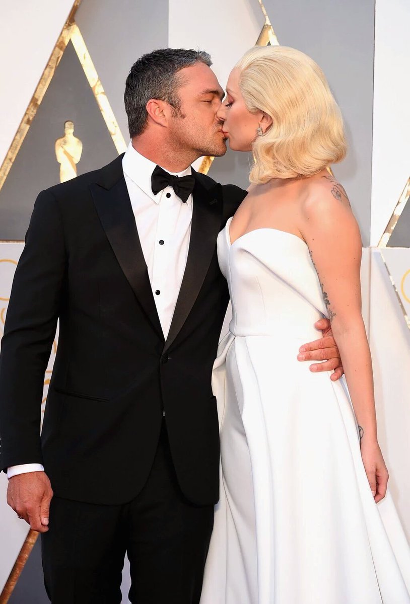 LoriMoreno's tweet photo. .@ladygaga looking gorgeous and in #love #vfsc @VFsocialclub #VFSocialClub https://t.co/1DBLvqF4VF