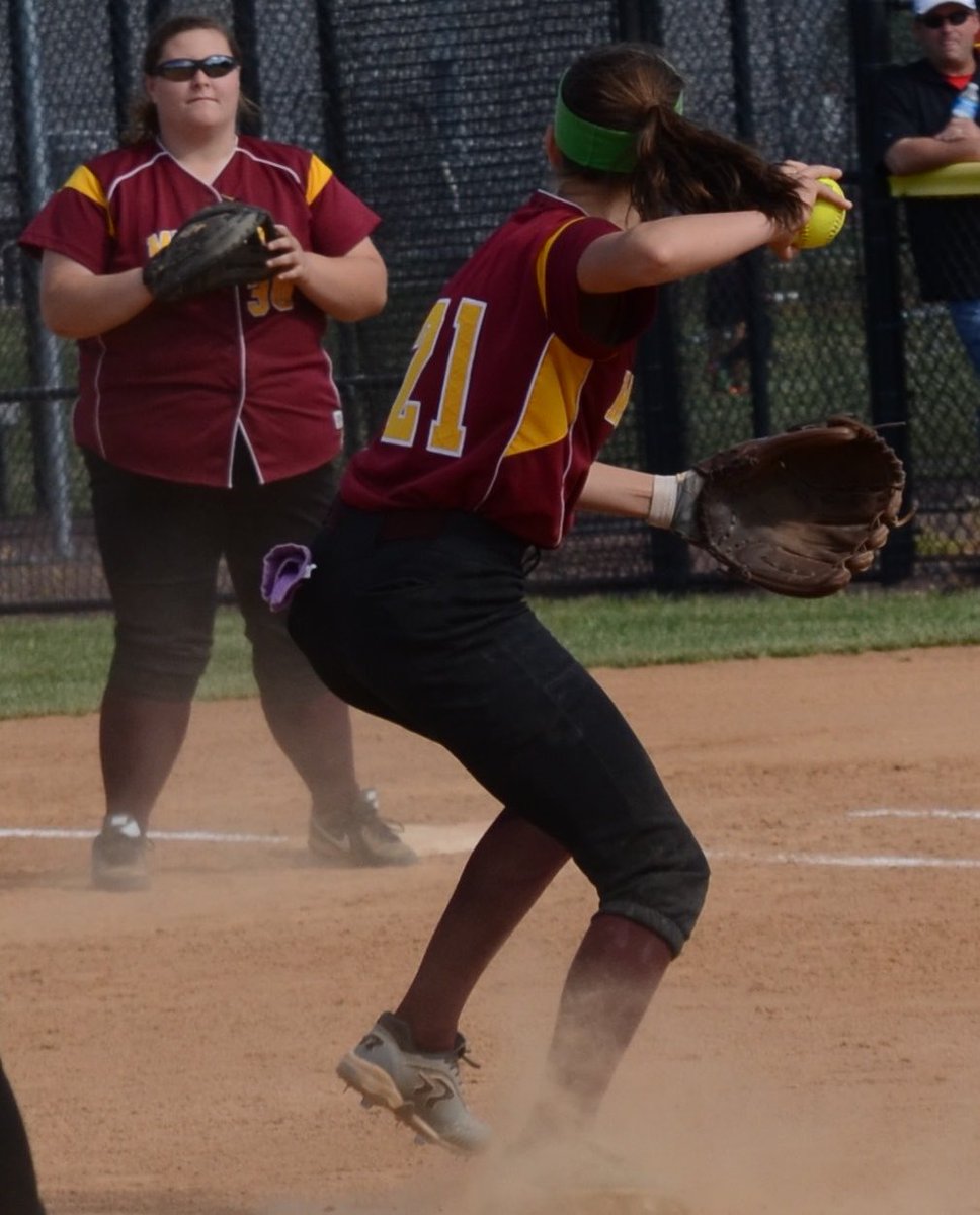 Moabbott21's tweet photo. & my happiness awaits 😍⚾️ #tuesdaywya #mhssb #greenbandz #leftbench https://t.co/BpbNYU0PZt
