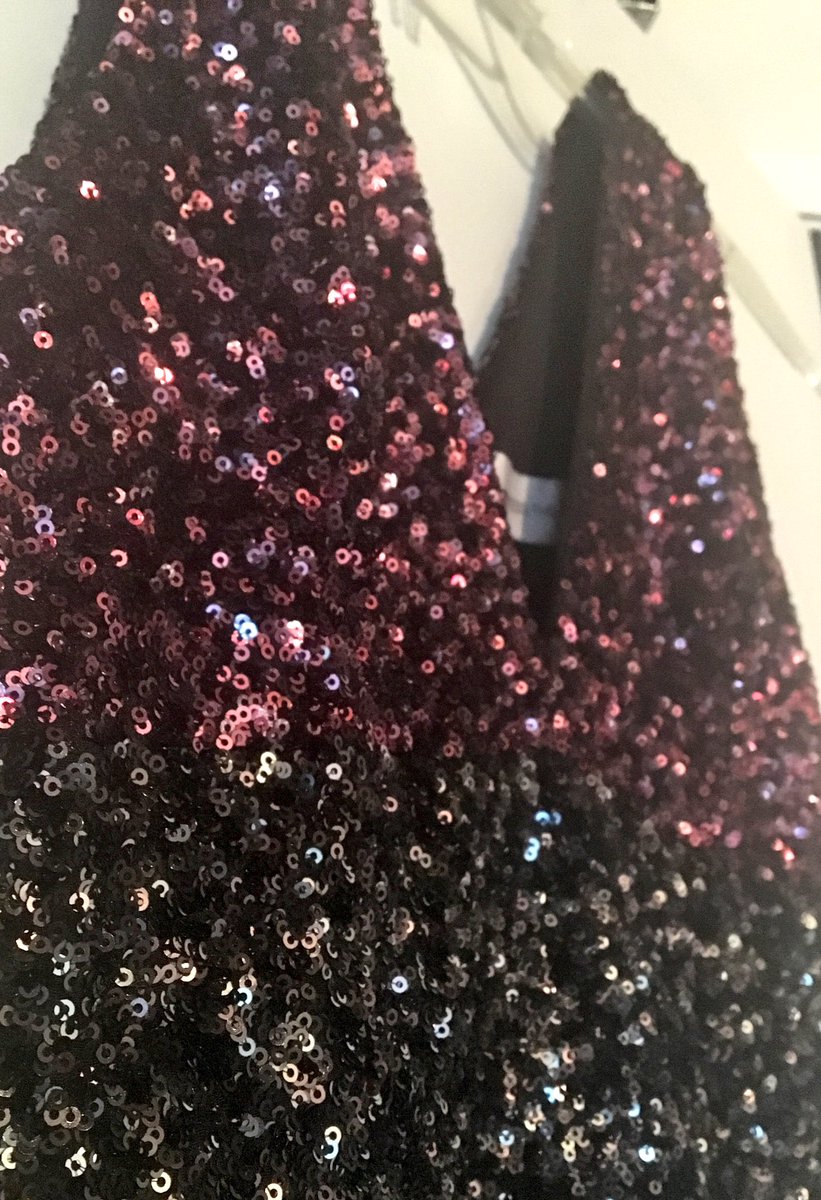 vmiracleCNN's tweet photo. Who's watching the @TheAcademy Awards? Excited to head to #afterawards show with @KellyandMichael! Here's my dress☺️ https://t.co/ZdBS5Dt4Lk