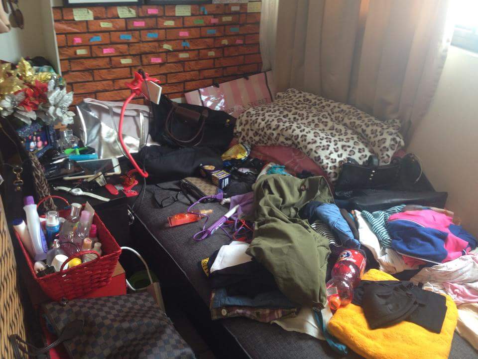 LumapagMyra's tweet photo. At dis moment dhl sa kakahanap ng Susie naikalat kna lahat ng gamit KO nsa bulsa LNG pala ng bag KO he he;)#ohmemory https://t.co/WieUKzfjng
