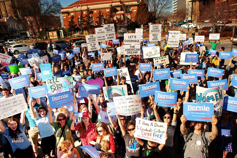 Arkansas4Bernie's tweet photo. #MarchforBernie2 Showing love for Bernie! #SuperTuesday #FeelingTheBern https://t.co/zGhm6BrxyC