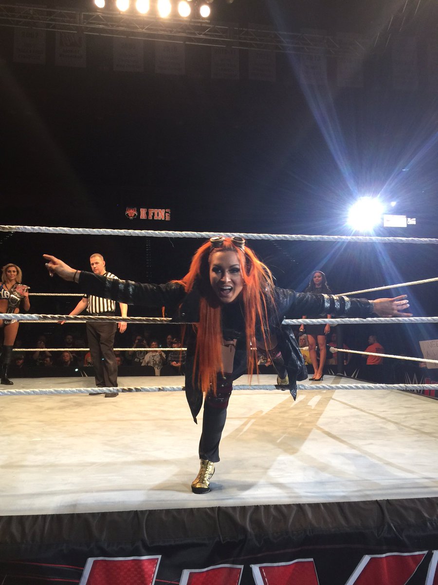 teamsmitty5's tweet photo. Uhhhh 😍!!!! @BeckyLynchWWE #WWEJonesboro https://t.co/hsOBlmPCCl
