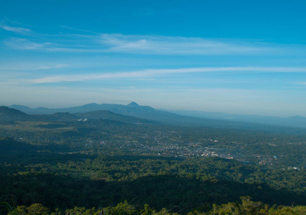 Video Pusat Kota Tomohon Siang Hari tomohonkota.com/video-pusat-ko…