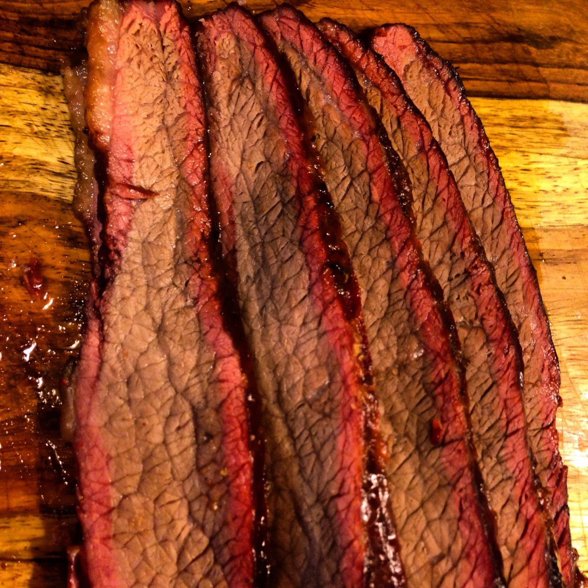 ChiggerCreek's tweet photo. 13 hour smoke on this #brisket. Using our Sweet N Smoky oak mini logs and lump charcoal. https://t.co/6lsrMadwuc