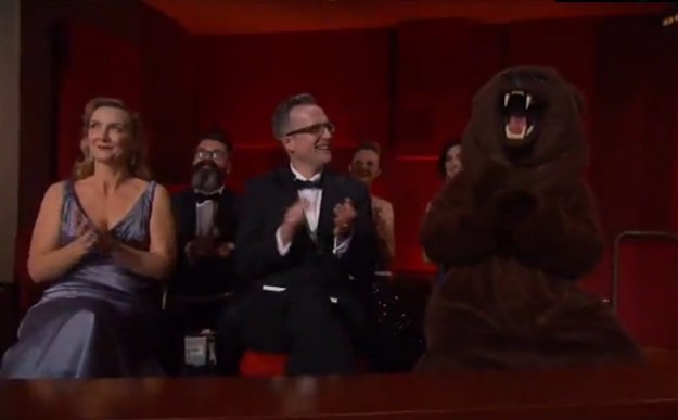 cinefatti's tweet photo. L'orso in un modo o nell'altro doveva esserci! #Oscars https://t.co/ymrA9dMpts
