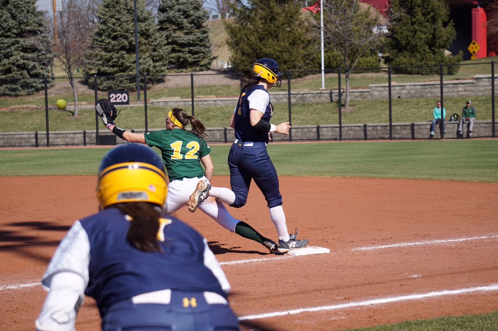 Can't believe Ronnie got called out on this play earlier today!! <a href="/KentStSoftball/">Kent State Softball</a> #GameChanger #WeStillWon 💪🏼