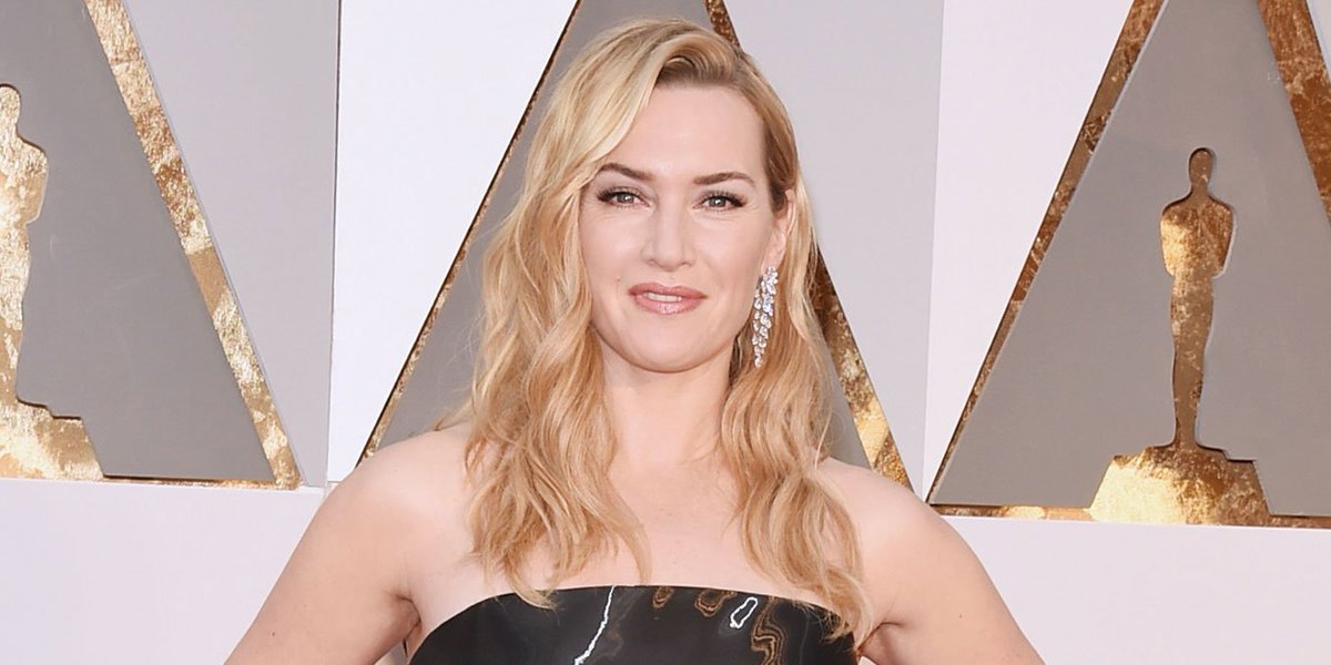 InStyle's tweet photo. Kate Winslet literally shined on the #Oscars red carpet @RalphLauren: https://t.co/K41rX9I2eL #Oscars https://t.co/SyQCoWl6vv