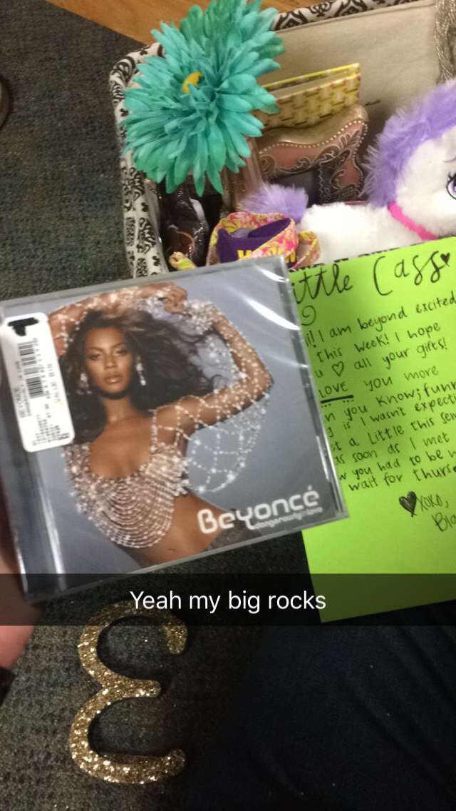 cassidyrae0705's tweet photo. Thankful for having an AWESOME big who knows me so well already!!! So ready to find out who you are on Thursday 💜💛👭 https://t.co/ZxZKU3WSCl