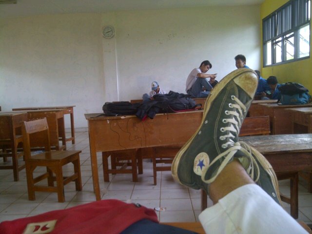 _tamtomo's tweet photo. Sekolah gabut kaga ada pelajaran dari pagi -_- https://t.co/ry7Ehtwohb