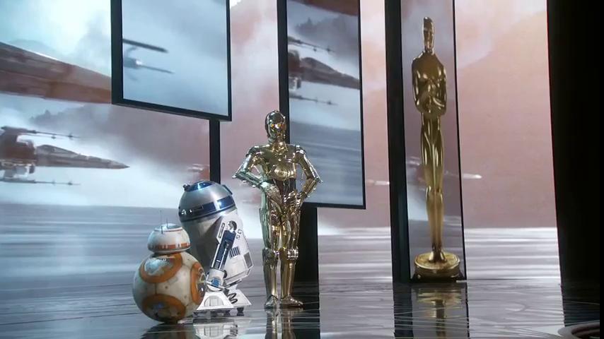 tiagolex's tweet photo. "@GMA: C3PO and the #Oscars statue, long-lost relatives? #TheForceAwakens https://t.co/kqbbxUFMAU" faltam os minions