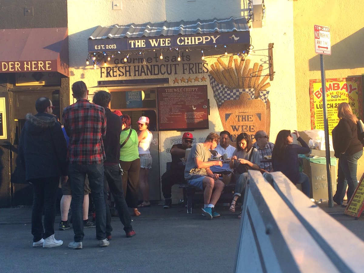 insideveniceTV's tweet photo. #theweechippy #fishandchips #best in LA and a long line but it will put a smile on your face. #insidevenice https://t.co/vYIH4GrAvM