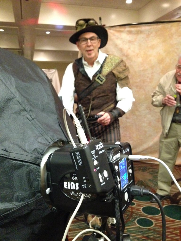 PPofWA's tweet photo. @dougwalkerphoto doing a high speed underwater photography tutorial with @PaulCBuffInc #einstein strobes at #ppw16 https://t.co/IFLSZFFRna
