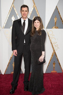 discursoydebate's tweet image. “A mi mujer Laura, que me hace un mejor escritor cada día” #JoshSinger al ganar @Oscars a mejor guión por #Spotlight