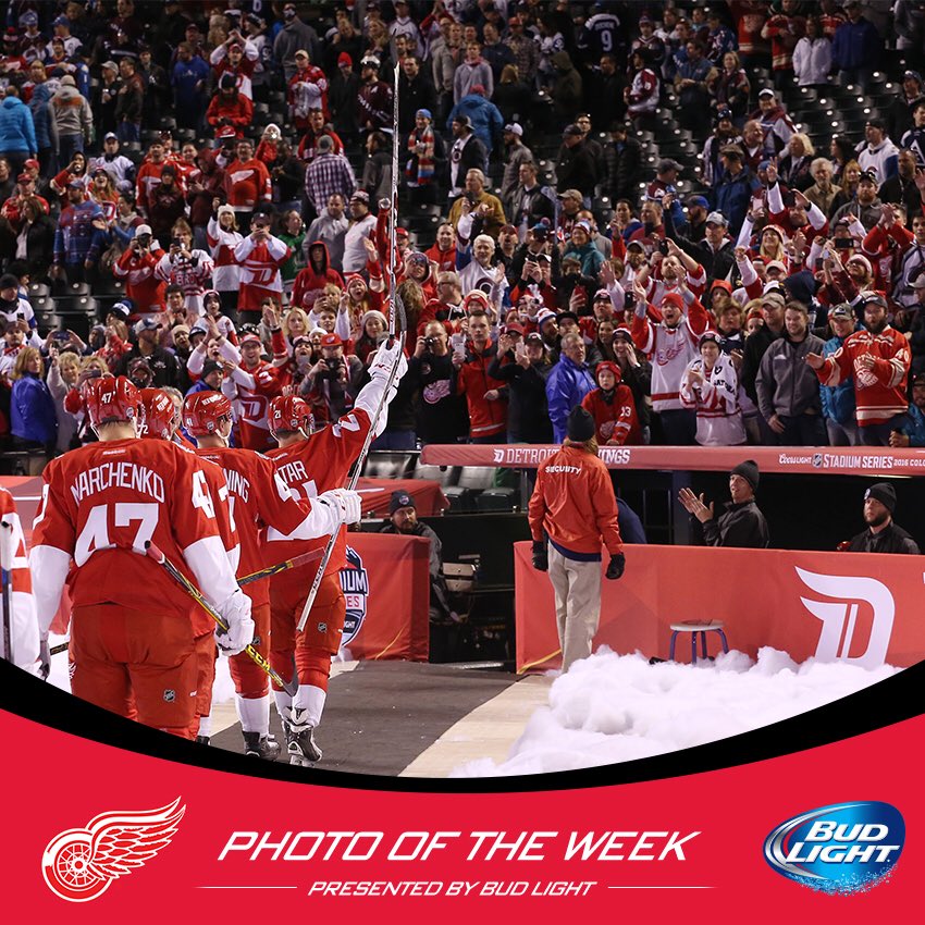 DetroitRedWings's tweet photo. To a great weekend! | #StadiumSeries #LGRW https://t.co/OxtZH4ZSTN