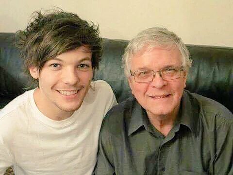 Kayt002's tweet photo. #StickToLouis Remember. Love. Grieve. https://t.co/skyDgAExCi