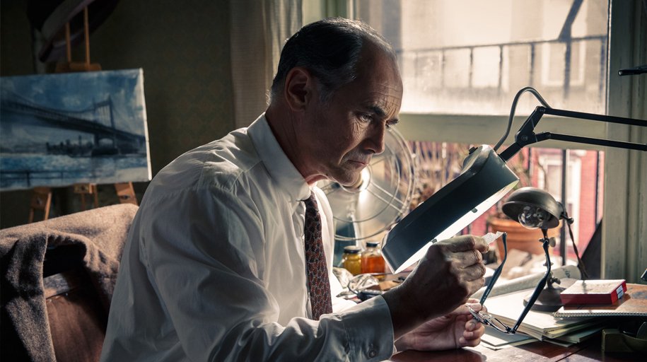 cineplexstore's tweet photo. Watch #Oscars winner Mark Rylance in #BridgeOfSpies at the #CineplexStore! https://t.co/L2QkxG6fBL https://t.co/Rx1zYJdS9H