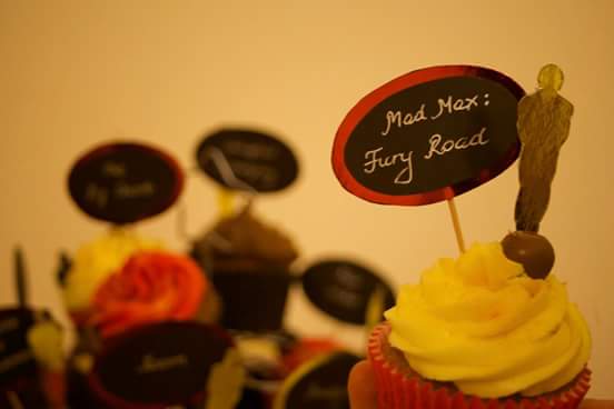 Lhvbrough's tweet photo. Oscar cupcakes. Who wants to taste the big winner?? #julitascupcakes #Oscars2016 https://t.co/MnHBUuPo0Z