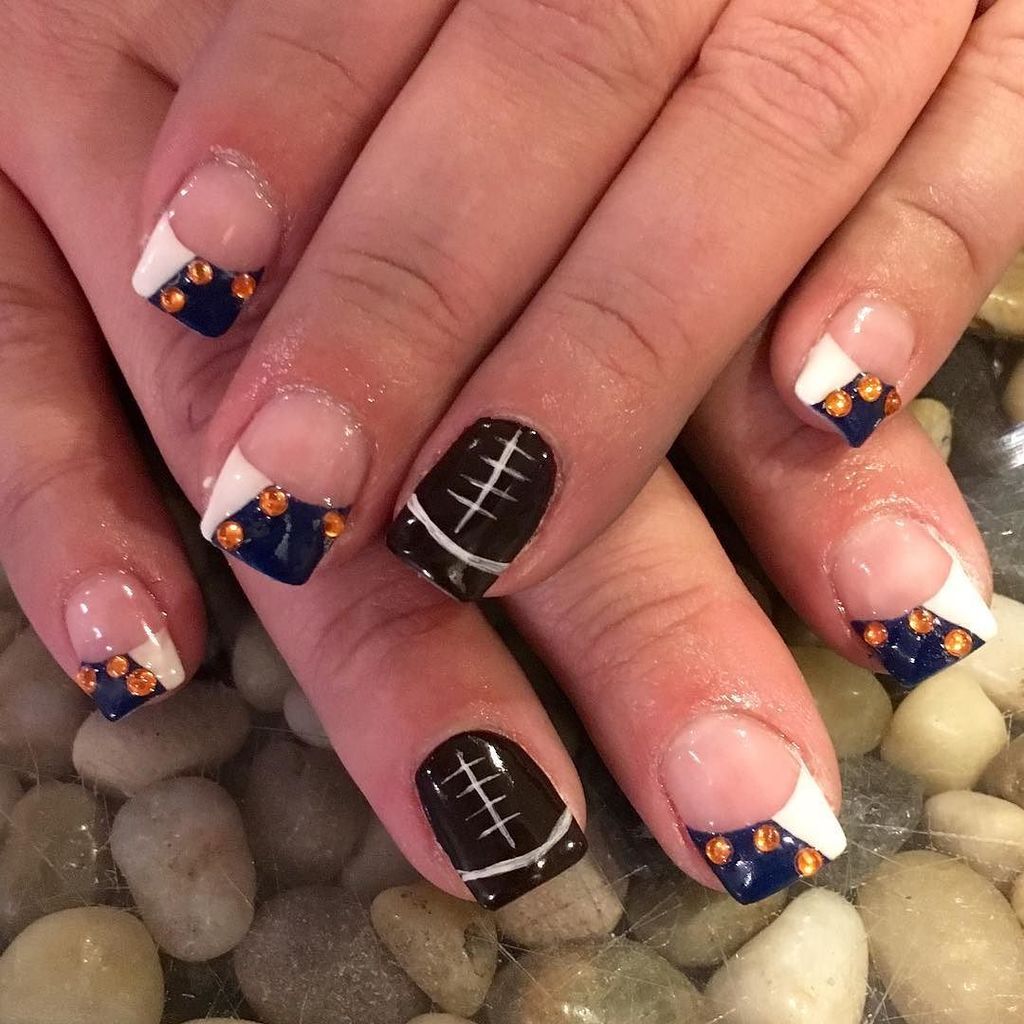 broncosselfie1's tweet photo. Super Bowl 50 nails #jenagelsnails #gelnails #nails #nailart #handart #football #footballnails #superbowl #superbow… https://t.co/tIM2dF0d6O