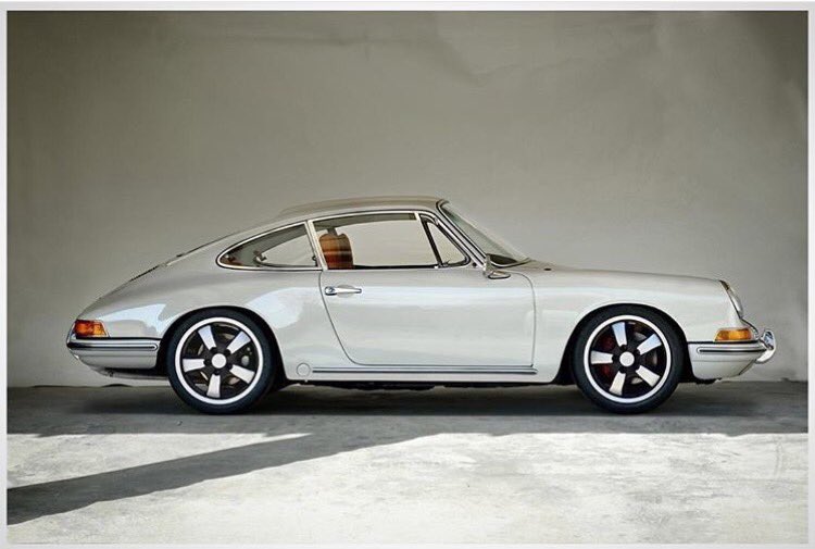 Porsche Lover tweet media