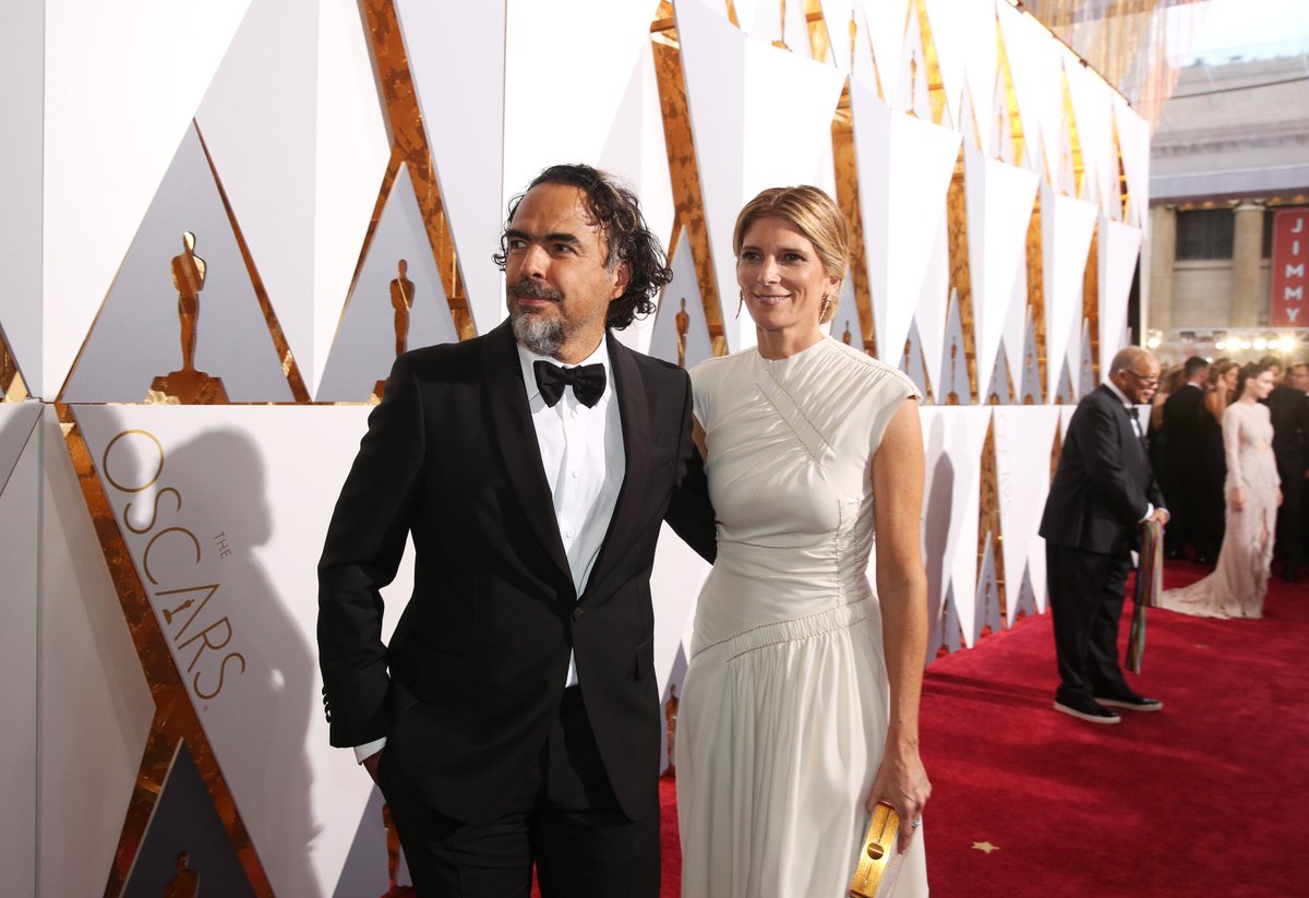 lacronicacom's tweet photo. Alejandro González Iñárritu gana el Oscar a Mejor Director por The Revenant. Foto: AP. #Oscars https://t.co/51qUWIRlpM