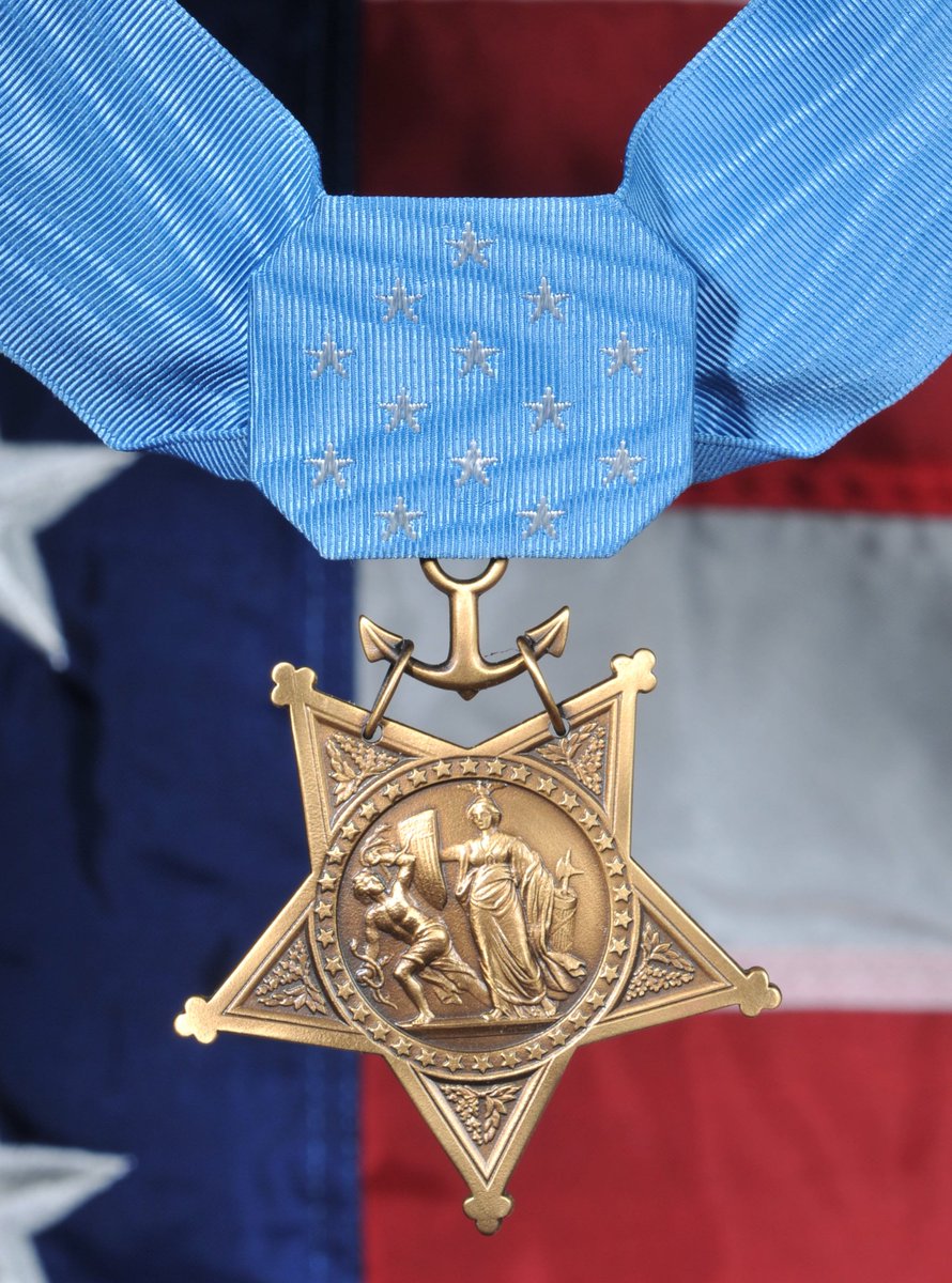 アメリカの軍人が受章する数々の勲章の中で、最高勲章である名誉勲章。この名誉勲章が、現地時間の2月29日、ホワイトハウスでオバマ大統領より米海軍