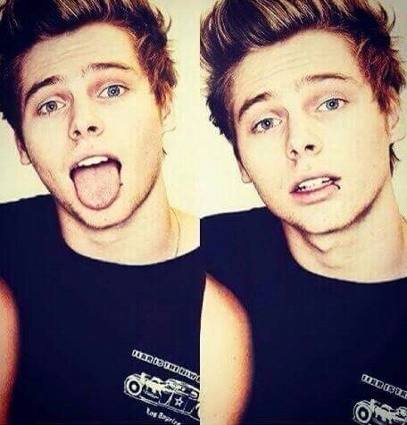 Ashtonista1's tweet photo. Uwielbiam to zdjęcie jak każde inne ♡♡♡
#PolandLovesLukeHemmings https://t.co/lWKQpXwbvS