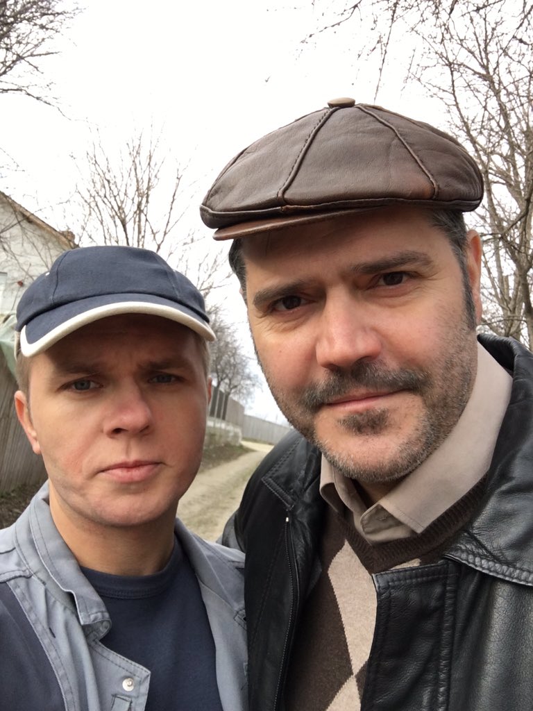 codin_maticiuc's tweet photo. Am înțeles ca moda de astăzi sunt pozele cu DiCaprio asa ca pun si eu una cu Gigi Ifrim. https://t.co/FIXIL5HcUk