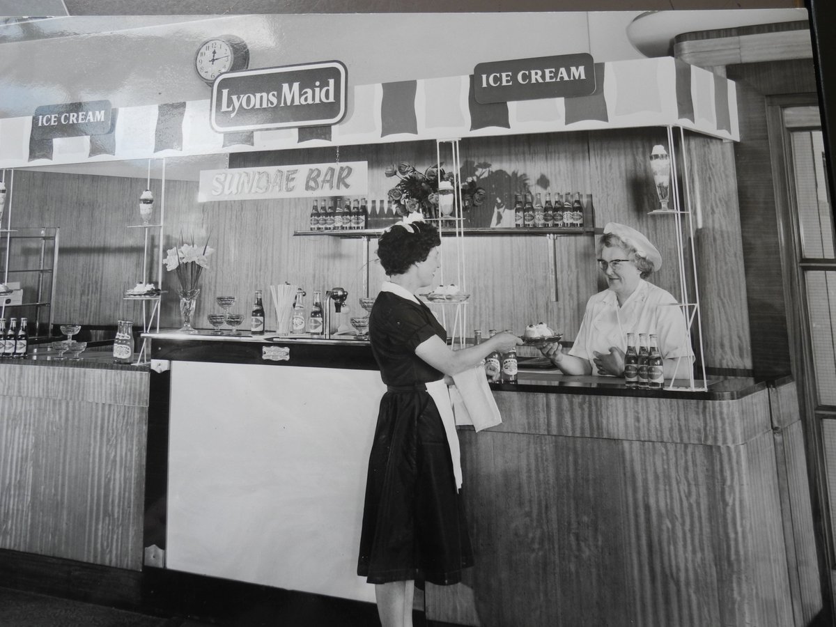 thamesfacing's tweet photo. Another internal photo of the RAC department store #Woolwich https://t.co/btonj0re7M