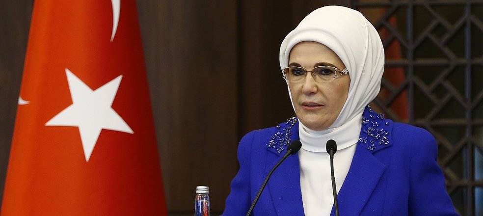 CHP, Emine Erdoğan için harekete geçti... 'Enkaz' sözlerine suç duyurusu

cumhuriyet.com.tr/haber/siyaset/…